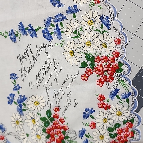 Three beautiful 1950s floral handkerchiefs #2 - Picture 6 of 7